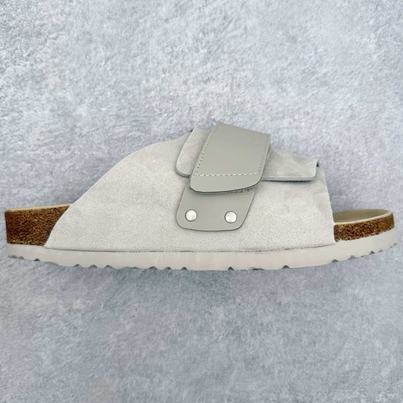 ＃GD广顶 Birkenstock Roma 勃肯绒面金属针扣软木底拖鞋 牛皮绒面革质地柔软 搭配可调节