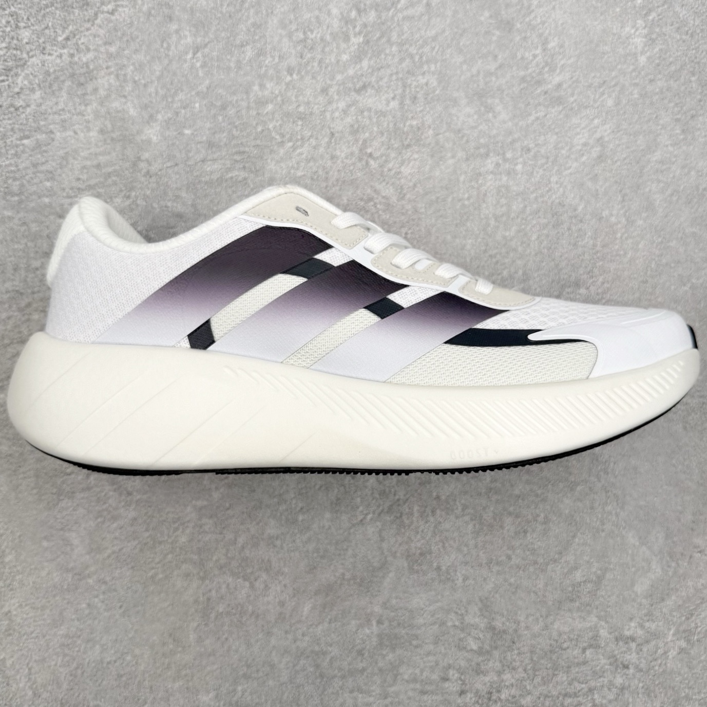 AD Hyperboost Edge 爆米花缓震舒适贴合跑步鞋 在 BOOST 之前冠以了 “HYPER