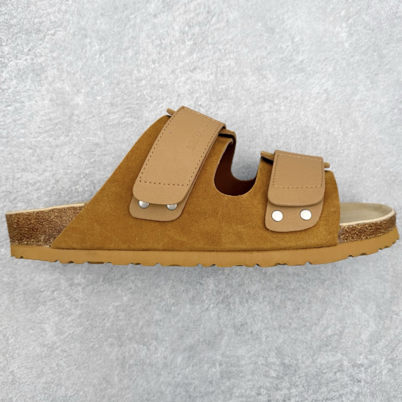 ＃GD广顶 Birkenstock Roma 勃肯绒面金属针扣软木底拖鞋 牛皮绒面革质地柔软 搭配可调节