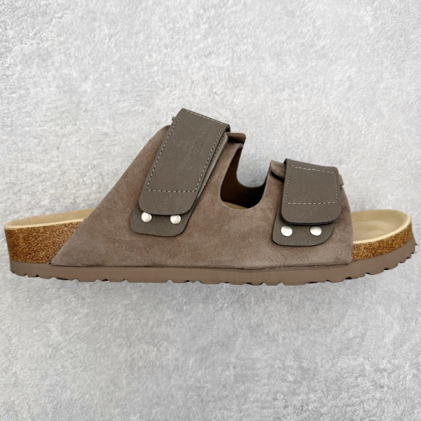 ＃GD广顶 Birkenstock Roma 勃肯绒面金属针扣软木底拖鞋 牛皮绒面革质地柔软 搭配可调节