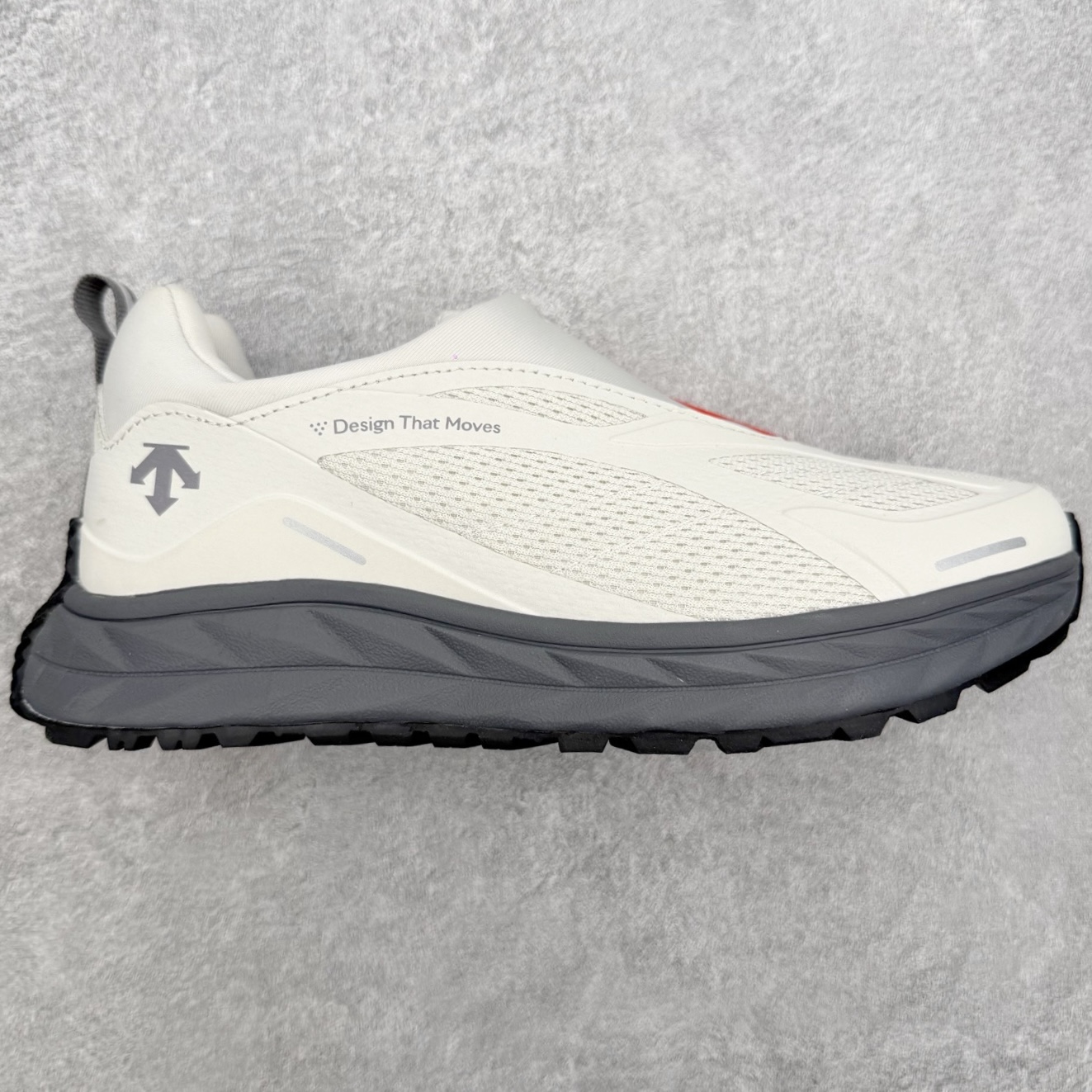 迪桑特DESCENTE Running EASE AIR WIRE缓震透气轻便 跑步鞋 男款 DESCE