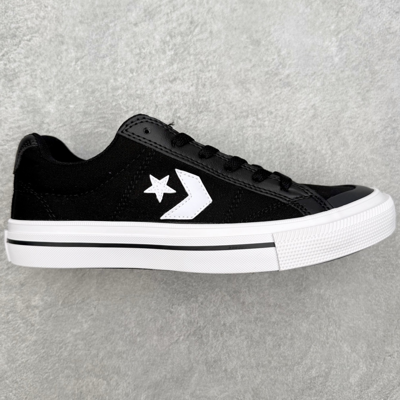 Converse Sport Casual 星箭美式经典低帮滑板帆布鞋鞋面采用精选厚实透气帆布，挺括有型