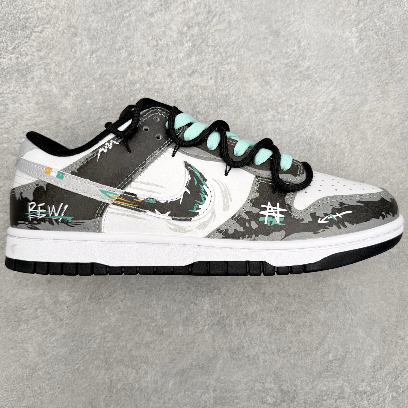 ＃YC纯原 NK Dunk Low 潮跃 DD1391-100 此款采用经典的黑白基底，在这之上，泼墨的