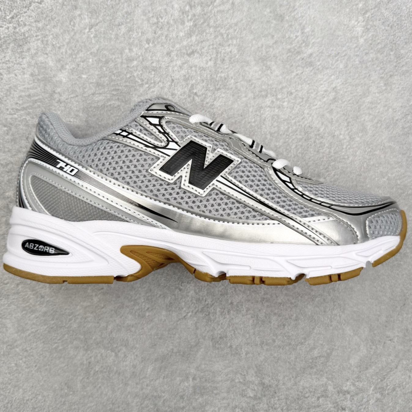 New Balance MR740 NB新百伦系列复古老爹风休闲运动慢跑鞋 采用轻质牛剖革拼接透气网眼衬