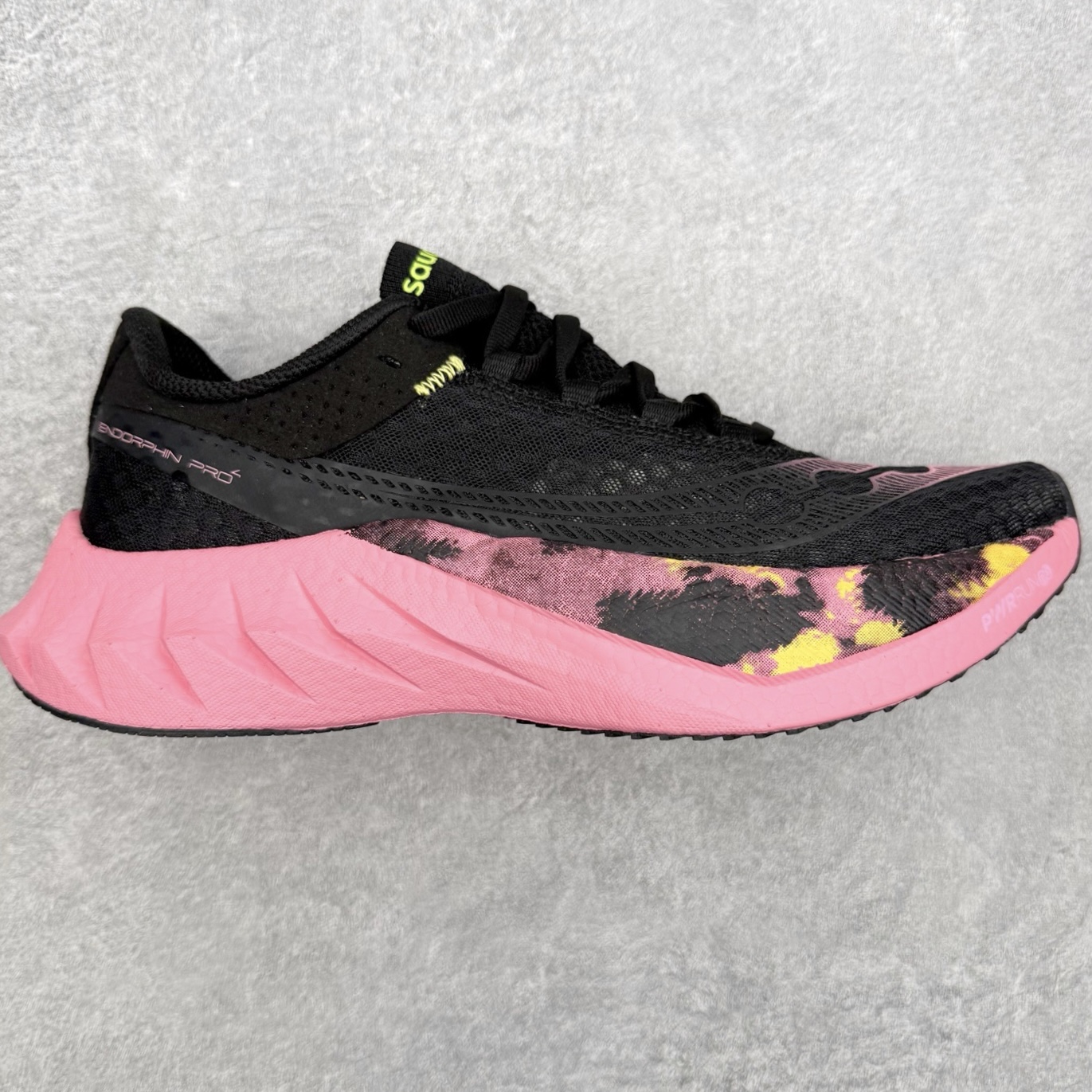 Saucony Endorphin Pro啡鹏 4 碳板竞速训练 低帮跑步鞋 Saucony（索康尼）是