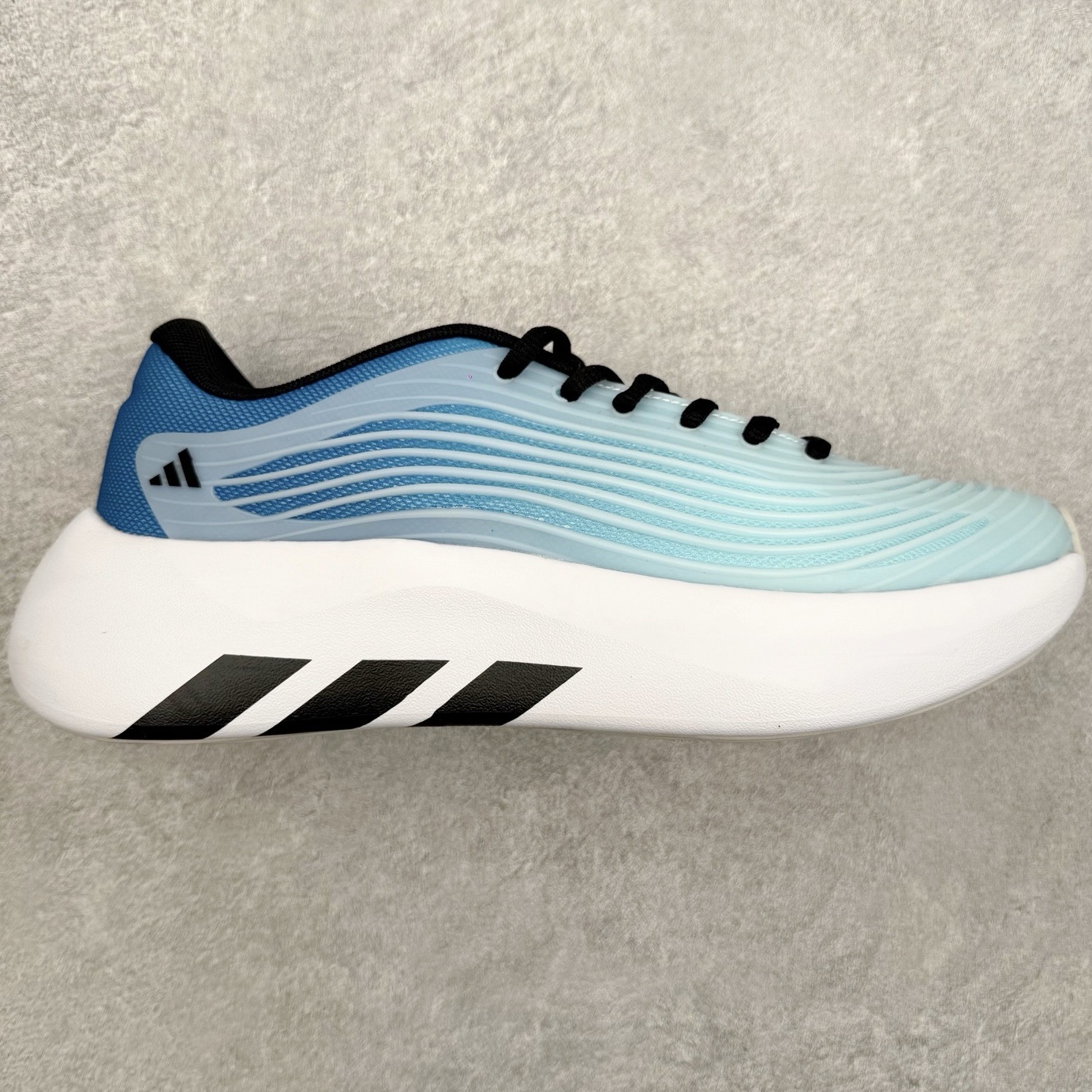 AD Hyperboost Edge 爆米花缓震舒适贴合跑步鞋 在 BOOST 之前冠以了 “HYPER