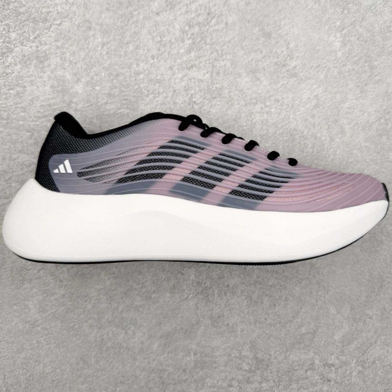 AD Hyperboost Edge 爆米花缓震舒适贴合跑步鞋 在 BOOST 之前冠以了 “HYPER