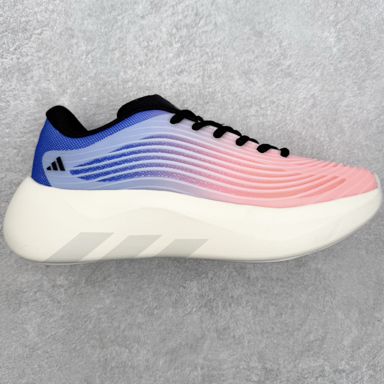 AD Hyperboost Edge 爆米花缓震舒适贴合跑步鞋 在 BOOST 之前冠以了 “HYPER