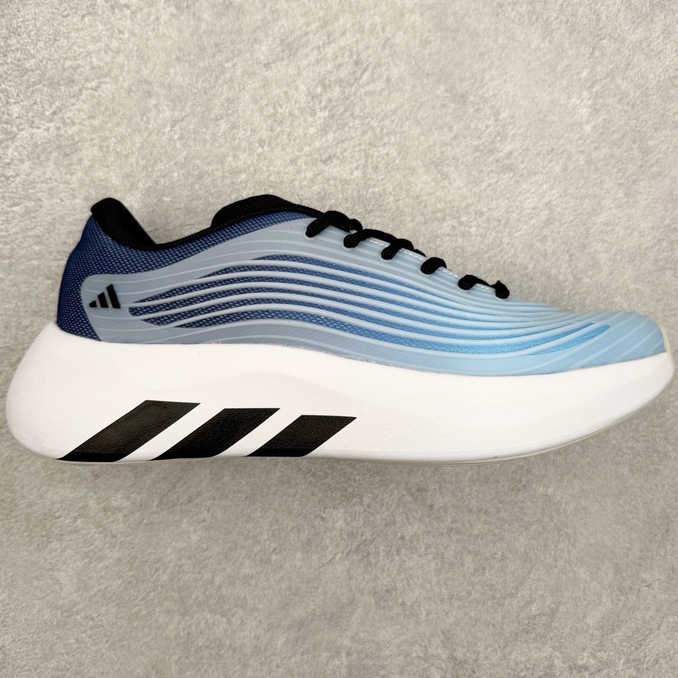AD Hyperboost Edge 爆米花缓震舒适贴合跑步鞋 在 BOOST 之前冠以了 “HYPER