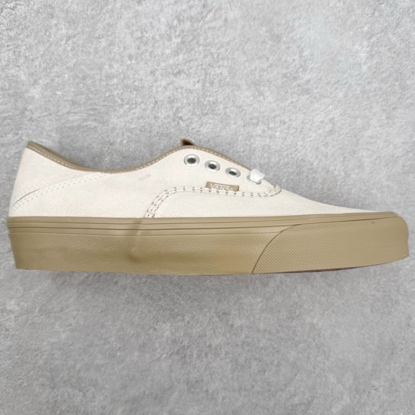 Vans Authentic Kickdown 2.0复古走线生胶低帮休闲帆布鞋鞋面采用全麂皮材质，质感