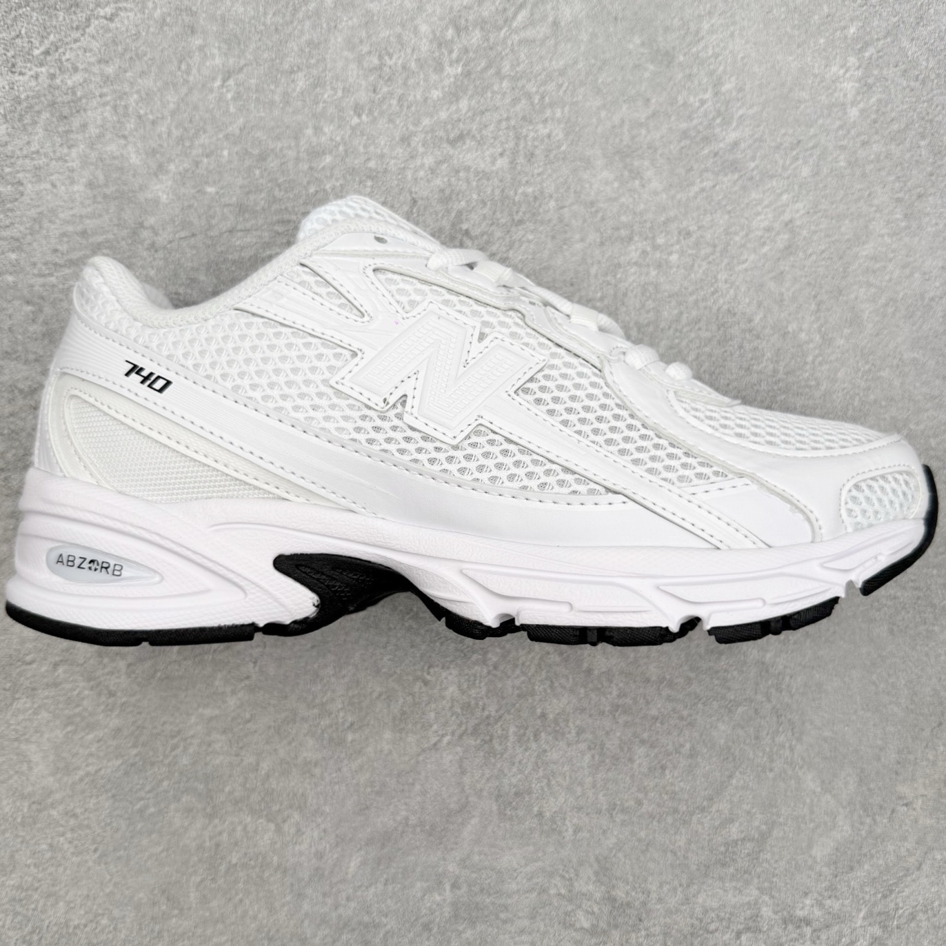 New Balance MR740 NB新百伦系列复古老爹风休闲运动慢跑鞋 采用轻质牛剖革拼接透气网眼衬