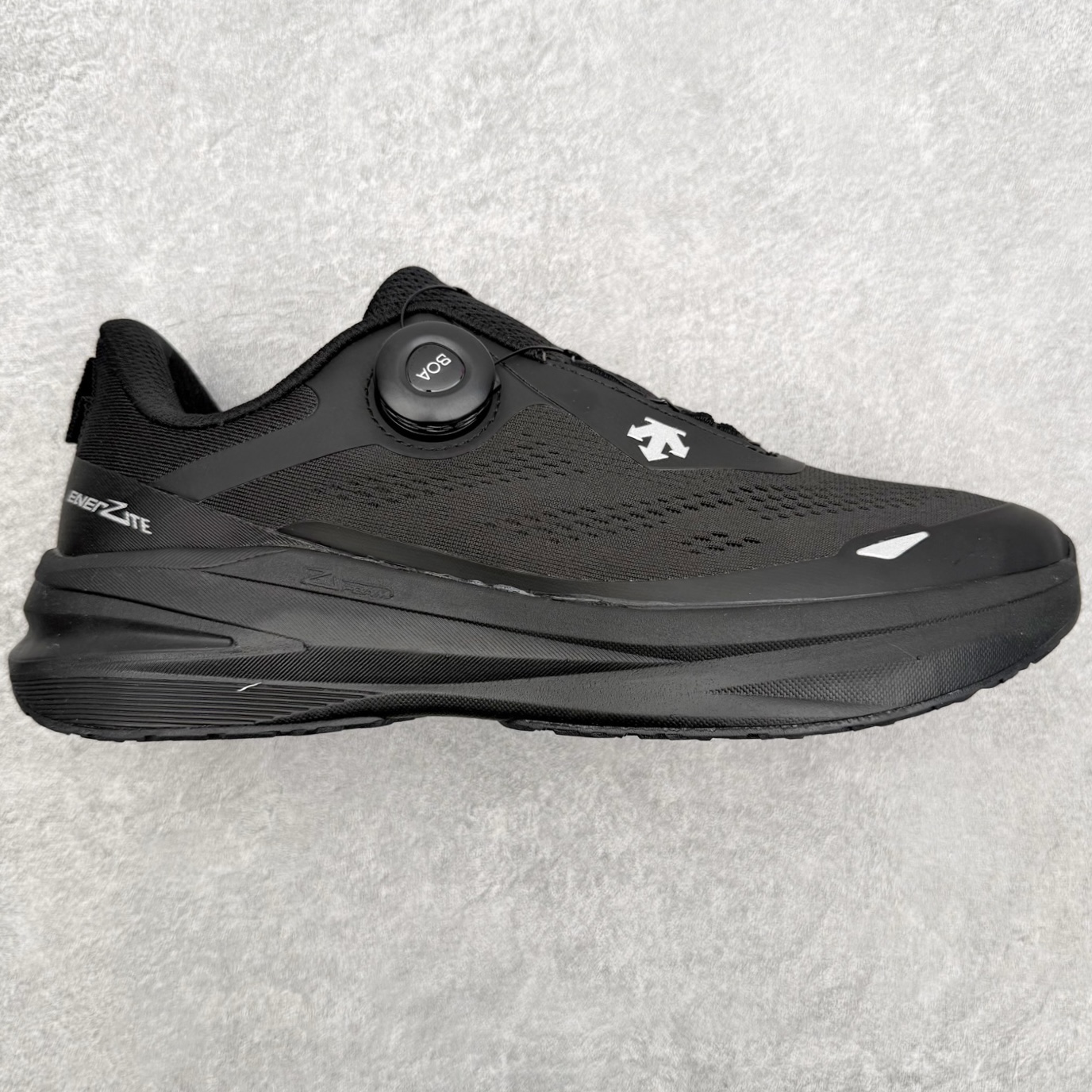 迪桑特DESCENTE RUNNING系列 LAVITATE 3.0 AIR WIRE 缓震舒适 BOA