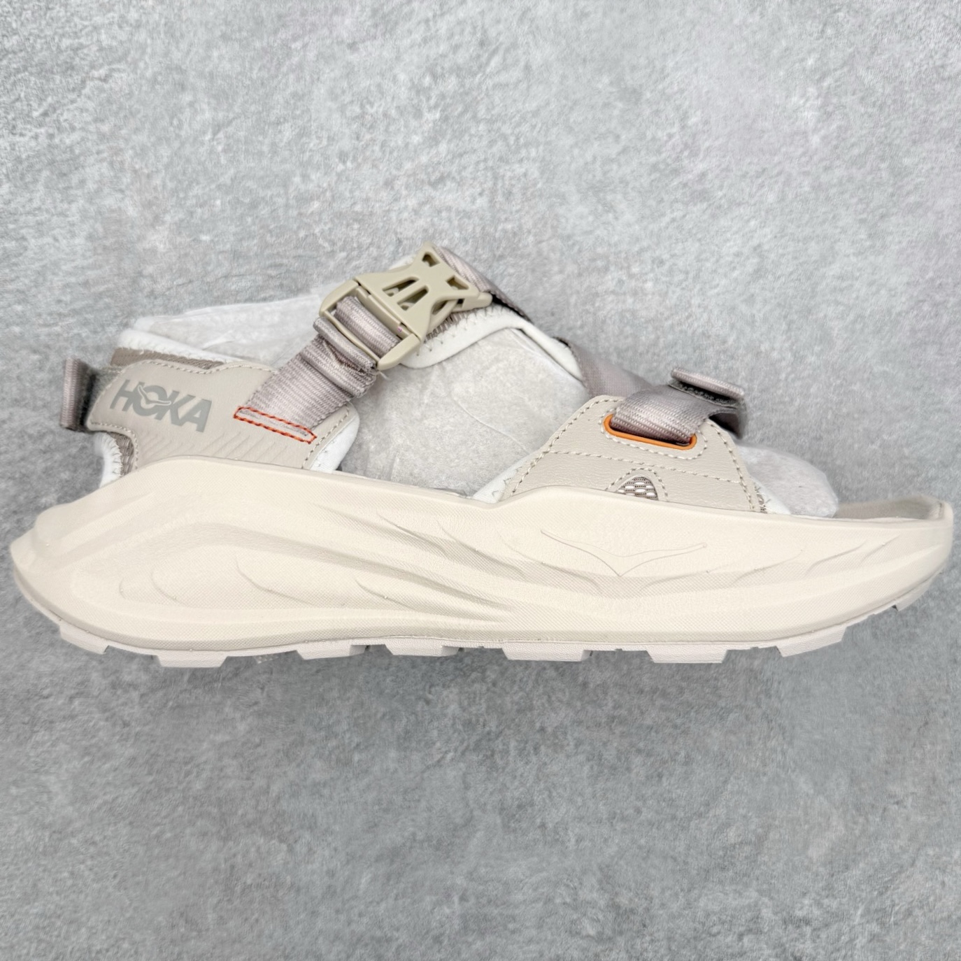 HOKA ONE ONE Infini Hike TC 舒适百搭沙滩凉鞋 HOKA ONE ONE是来自