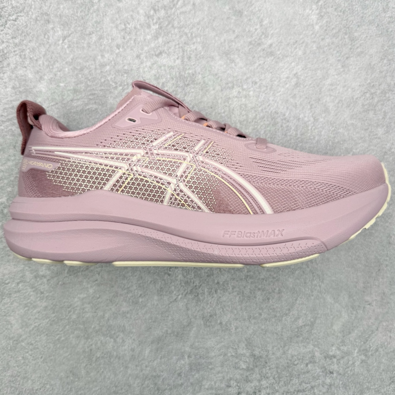 ASICS GEL-KAYANO 33 舒适贴合透气支撑回弹跑步鞋 ASICS（亚瑟士）是日本实业家鬼冢