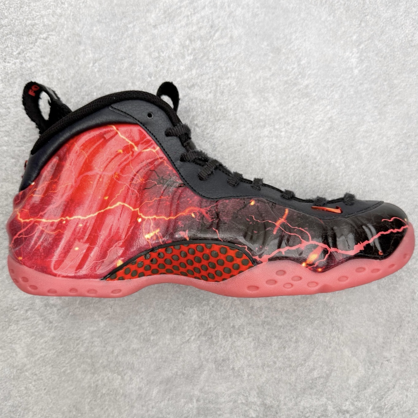 Stranger Things x NK Air Foamposite Pro 怪奇物语联名 红色闪电喷