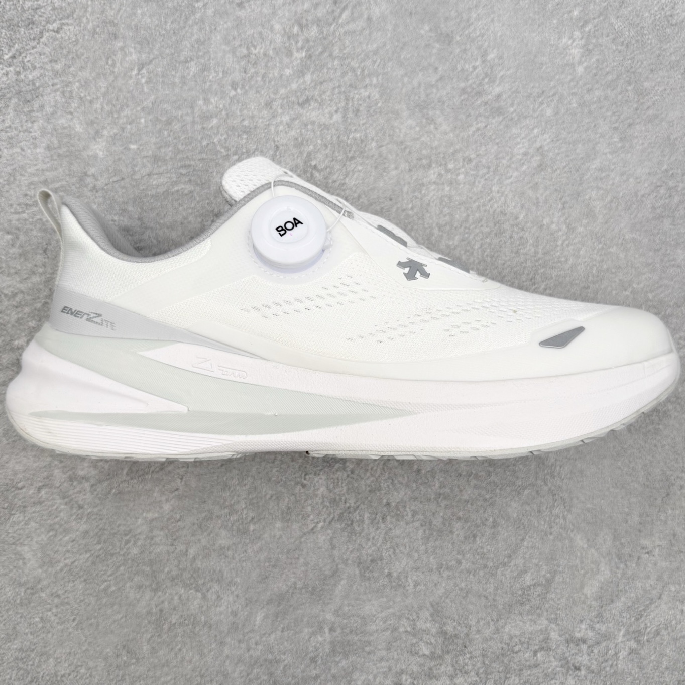 迪桑特DESCENTE RUNNING系列 LAVITATE 3.0 AIR WIRE 缓震舒适 BOA