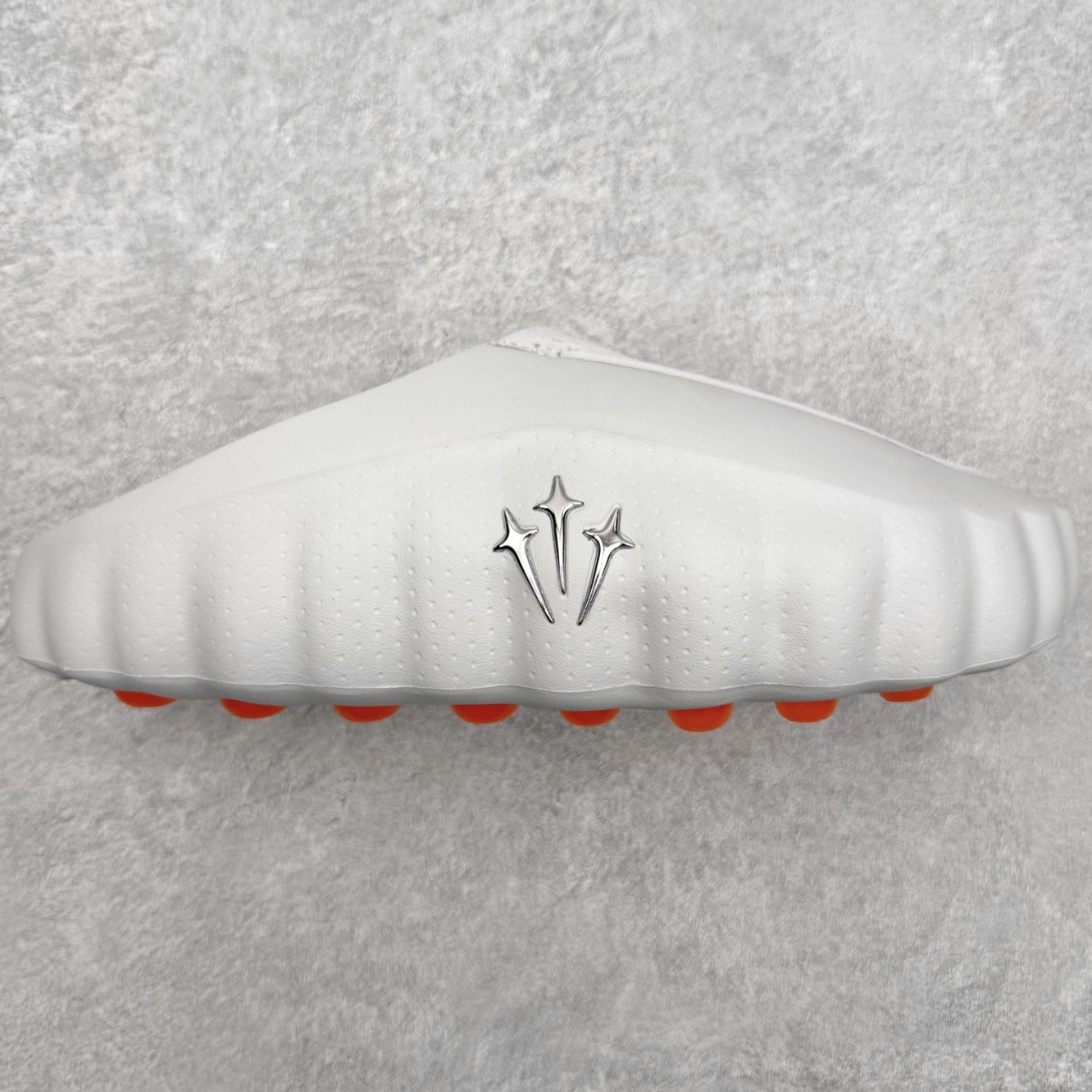 克罗心 x NK Mind 001 舒适贴合科技风无特殊功能包头按摩拖鞋 联名定制款 HY5028-00