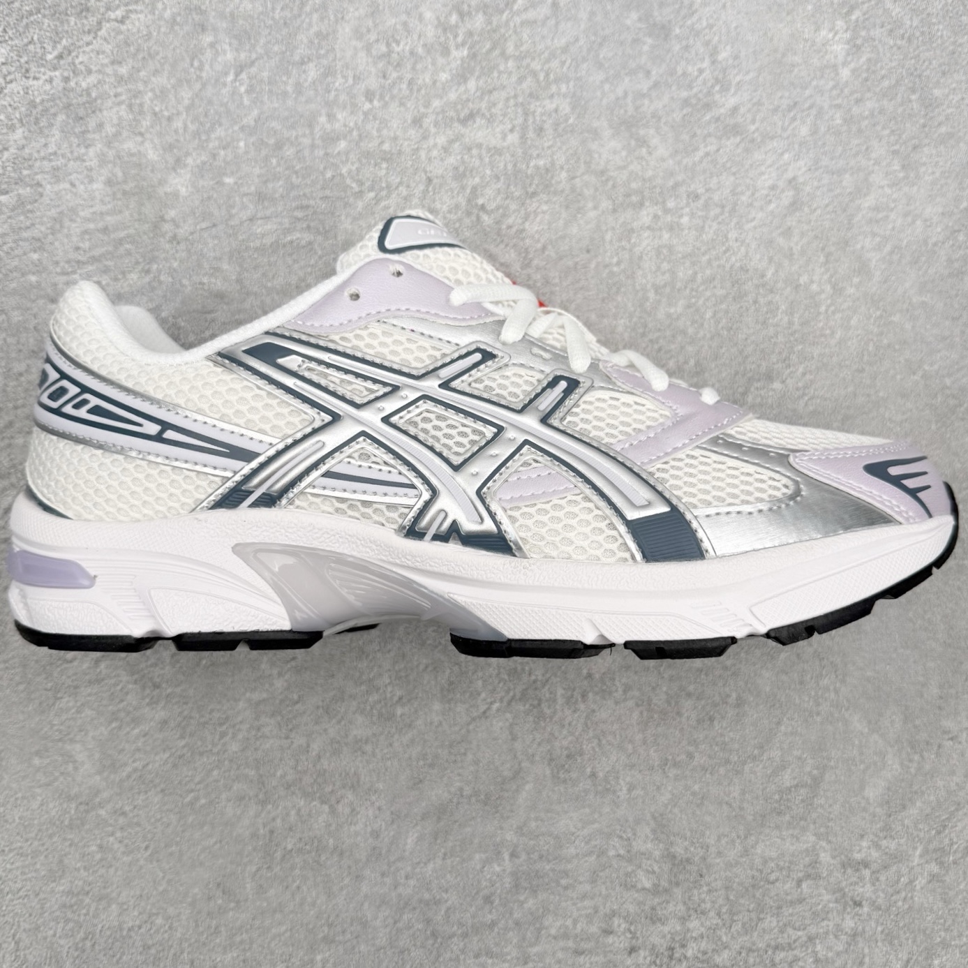 ＃XN Asics Gel-1130 亚瑟士系列低帮复古休闲运动慢跑鞋 整双鞋在鞋面部分选用网眼布与皮革