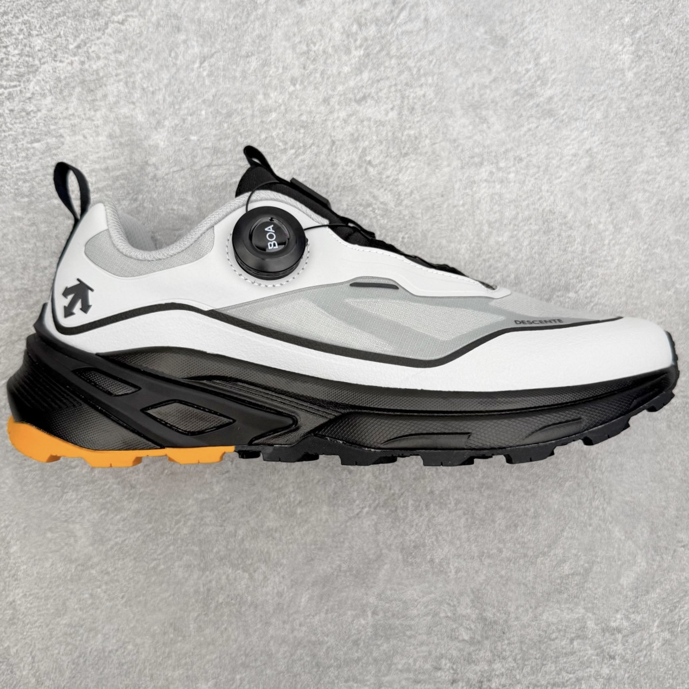 迪桑特DESCENTE RUNNING系列 LAVITATE 3.0 AIR WIRE 缓震舒适 BOA