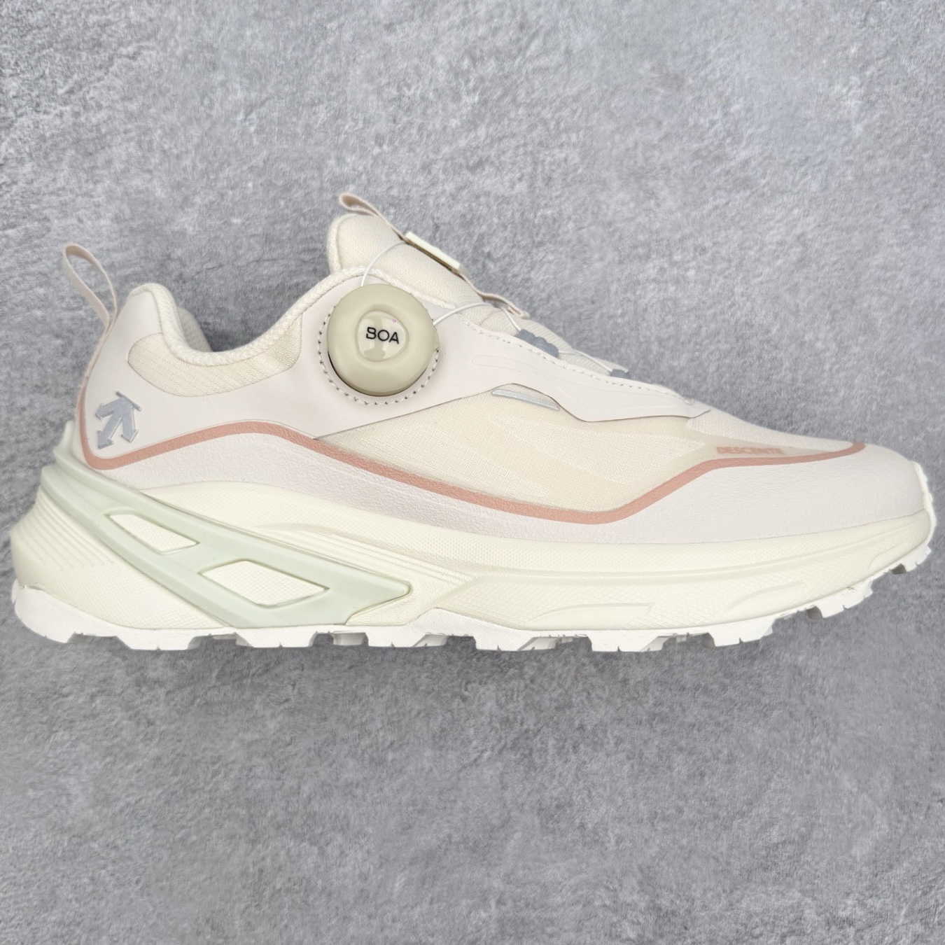 迪桑特DESCENTE RUNNING系列 LAVITATE 3.0 AIR WIRE 缓震舒适 BOA