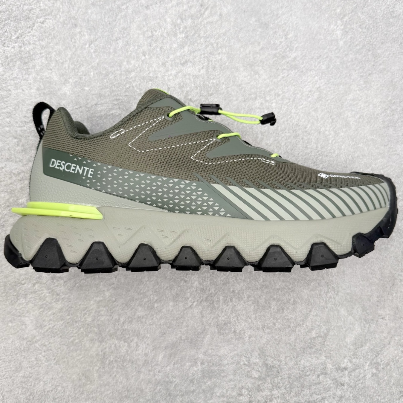 DESCENTE SKI STYLE SNOW RIDE 迪桑特舒适防滑耐磨低帮生活休闲鞋 DESCEN