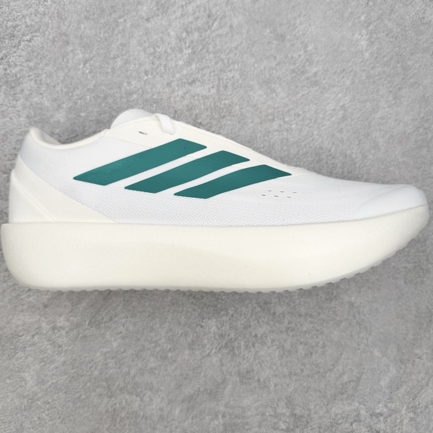 AD Hyperboost Edge 爆米花缓震舒适贴合跑步鞋 在 BOOST 之前冠以了 “HYPER