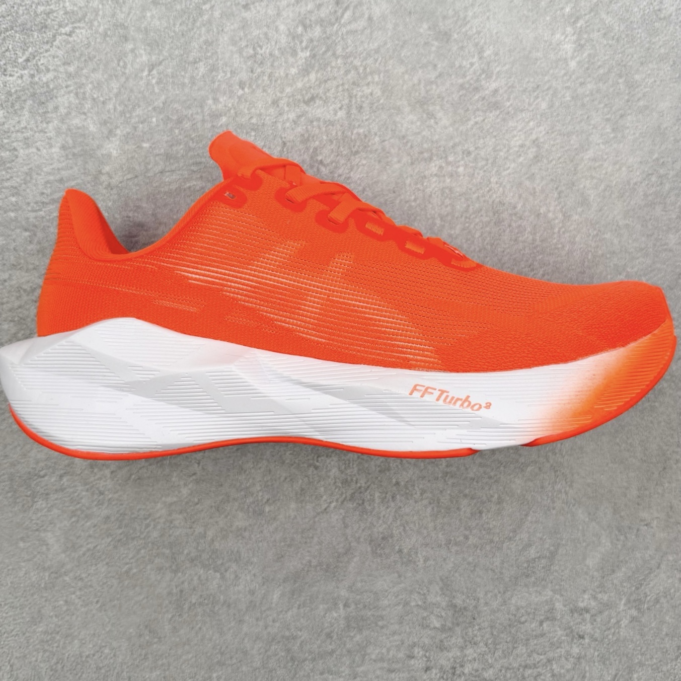 ASICS NOVABLAST 6 舒适百搭低帮马拉松训练竞速跑步鞋 ASICS（亚瑟士）是日本实业家鬼
