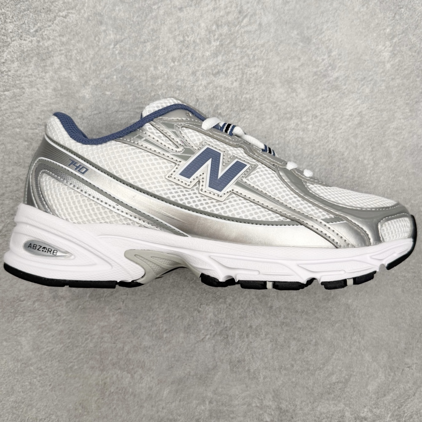 New Balance MR740 NB新百伦系列复古老爹风休闲运动慢跑鞋 采用轻质牛剖革拼接透气网眼衬