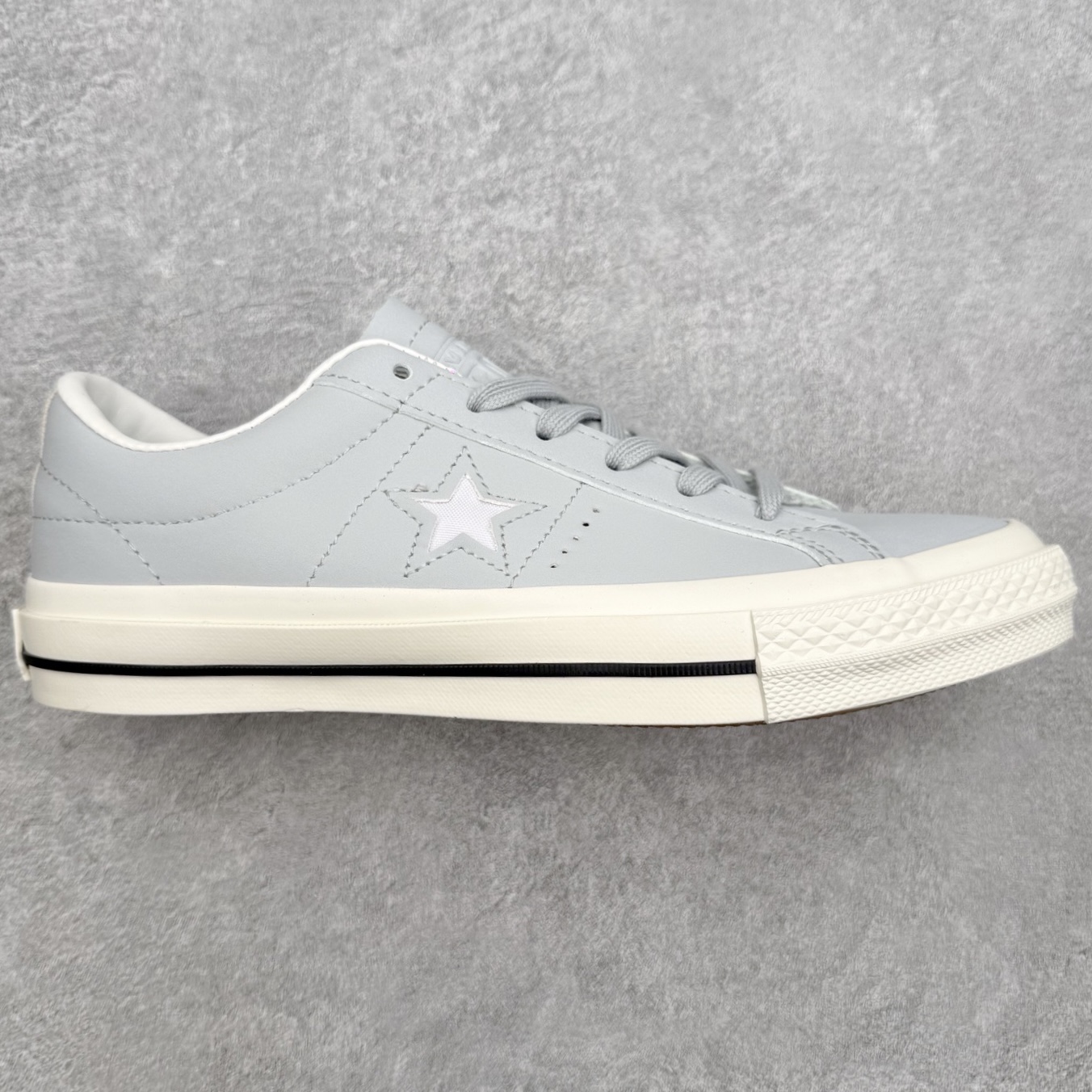 Converse One Star Pro 雾灰蓝匡威木村一星复古休闲硫化板鞋柔和雾灰蓝皮革鞋面 质感细