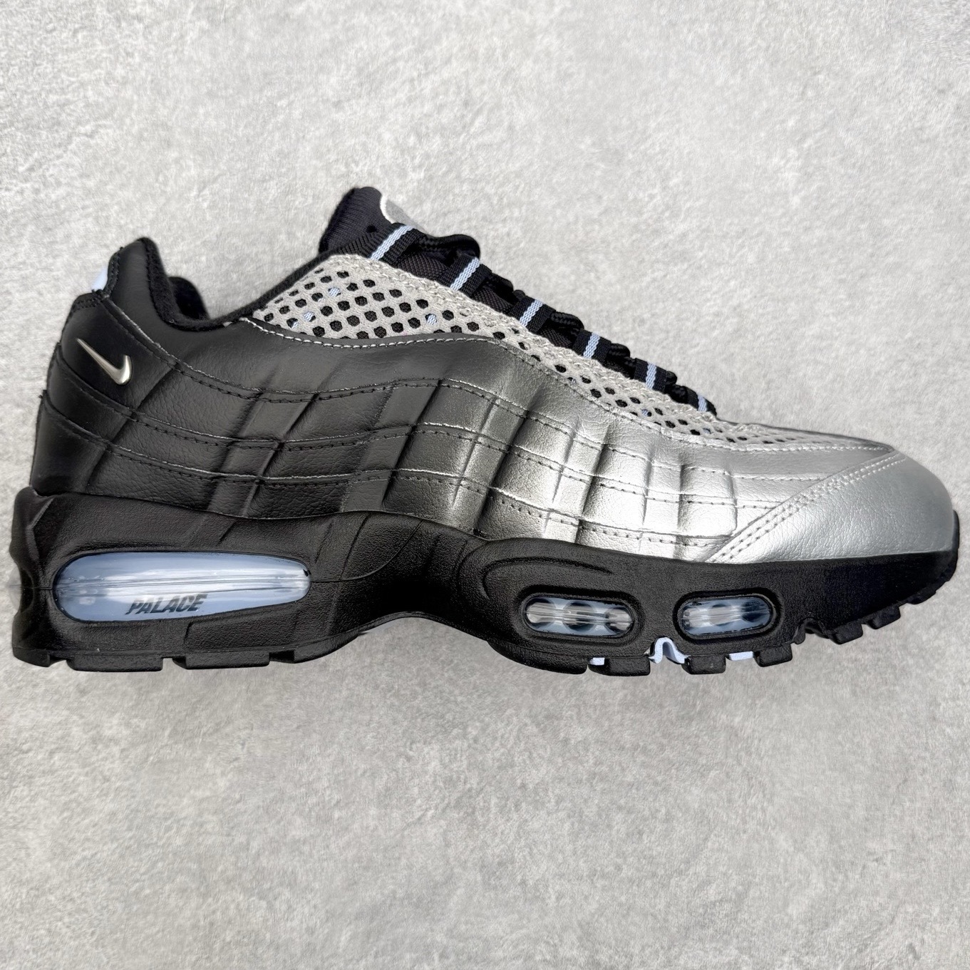 Palace x NK Air Max 95 复古减震气垫跑鞋 联名银黑 IQ7708-095 经典重温