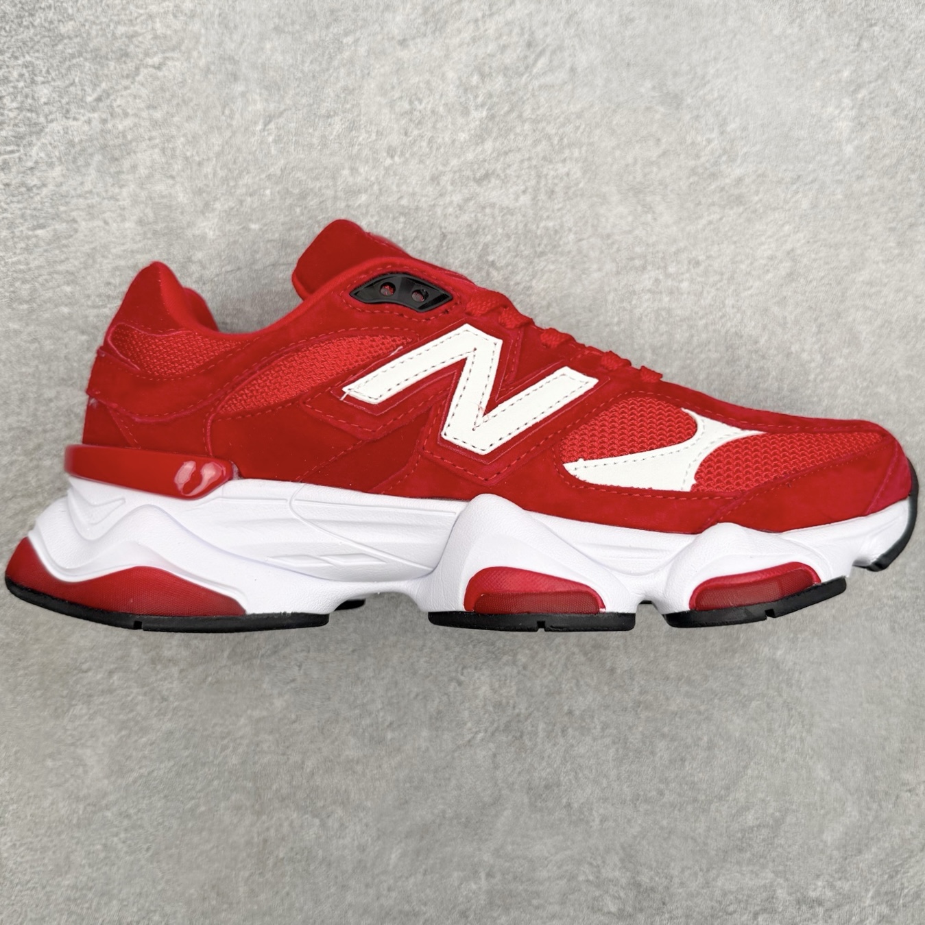 New Balance NB9060 复古运动鞋 新百伦又带来了新鞋型 并且是与芝加哥街头品牌 Joe 