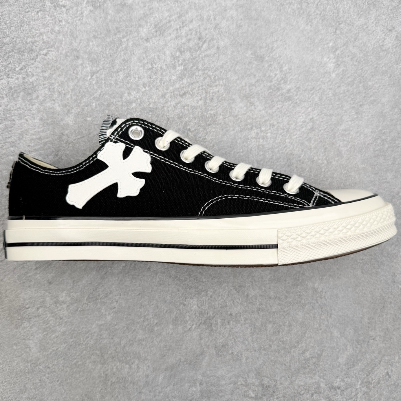 Chrome Hearts x Converse 1970s克罗心联名 复古银饰休闲帆布鞋采用经典70s