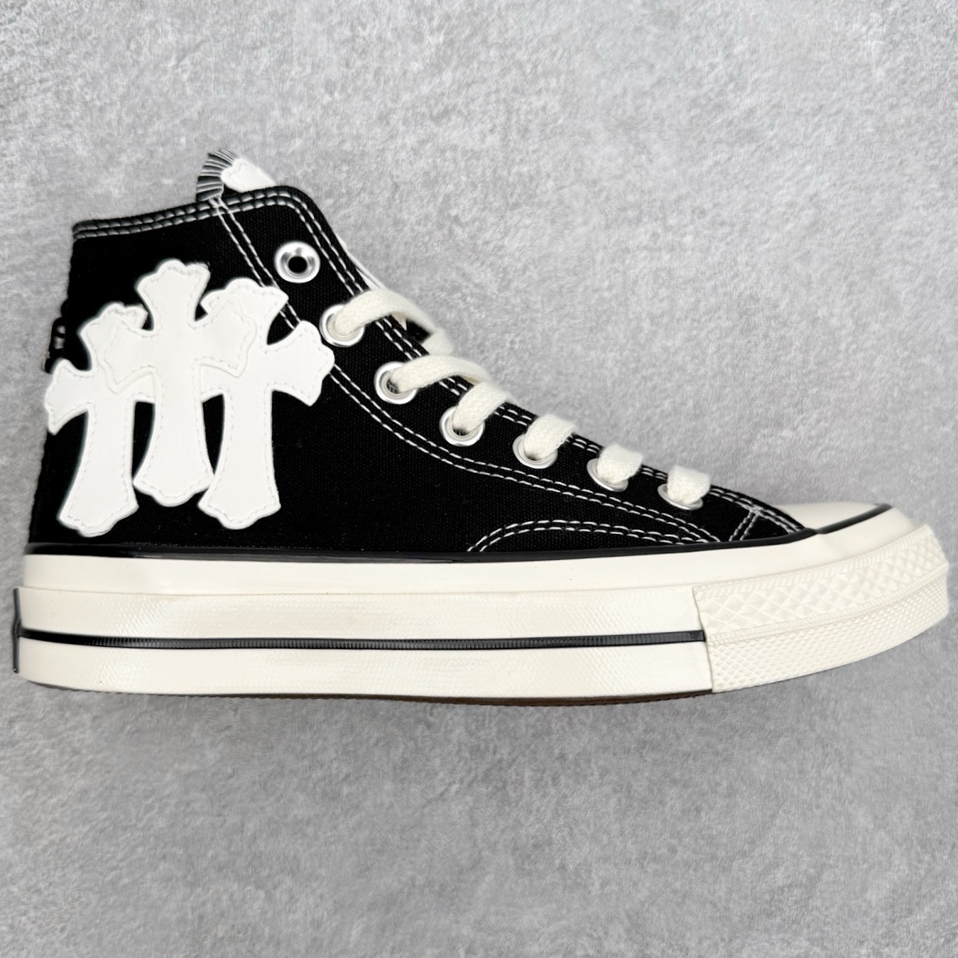 Chrome Hearts x Converse 1970s克罗心联名 复古银饰休闲帆布鞋采用经典70s