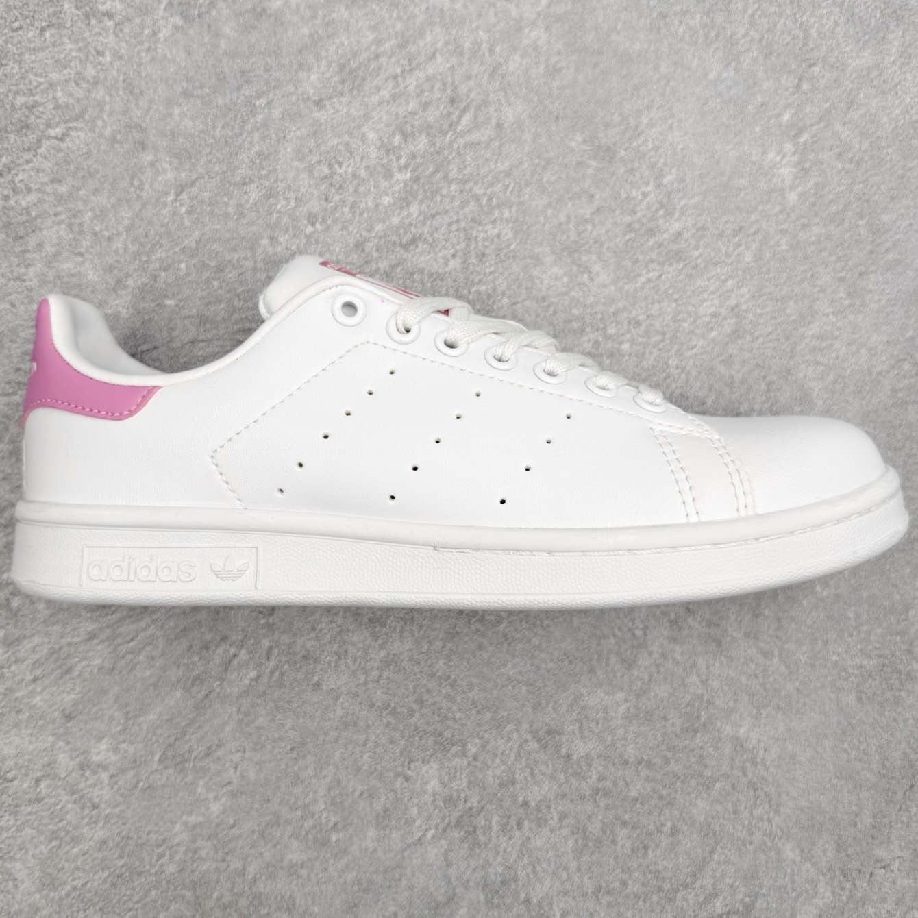 AD Originals Stan Smith 史密斯经典小白鞋板鞋一、基础信息• 官方名称：Stan 