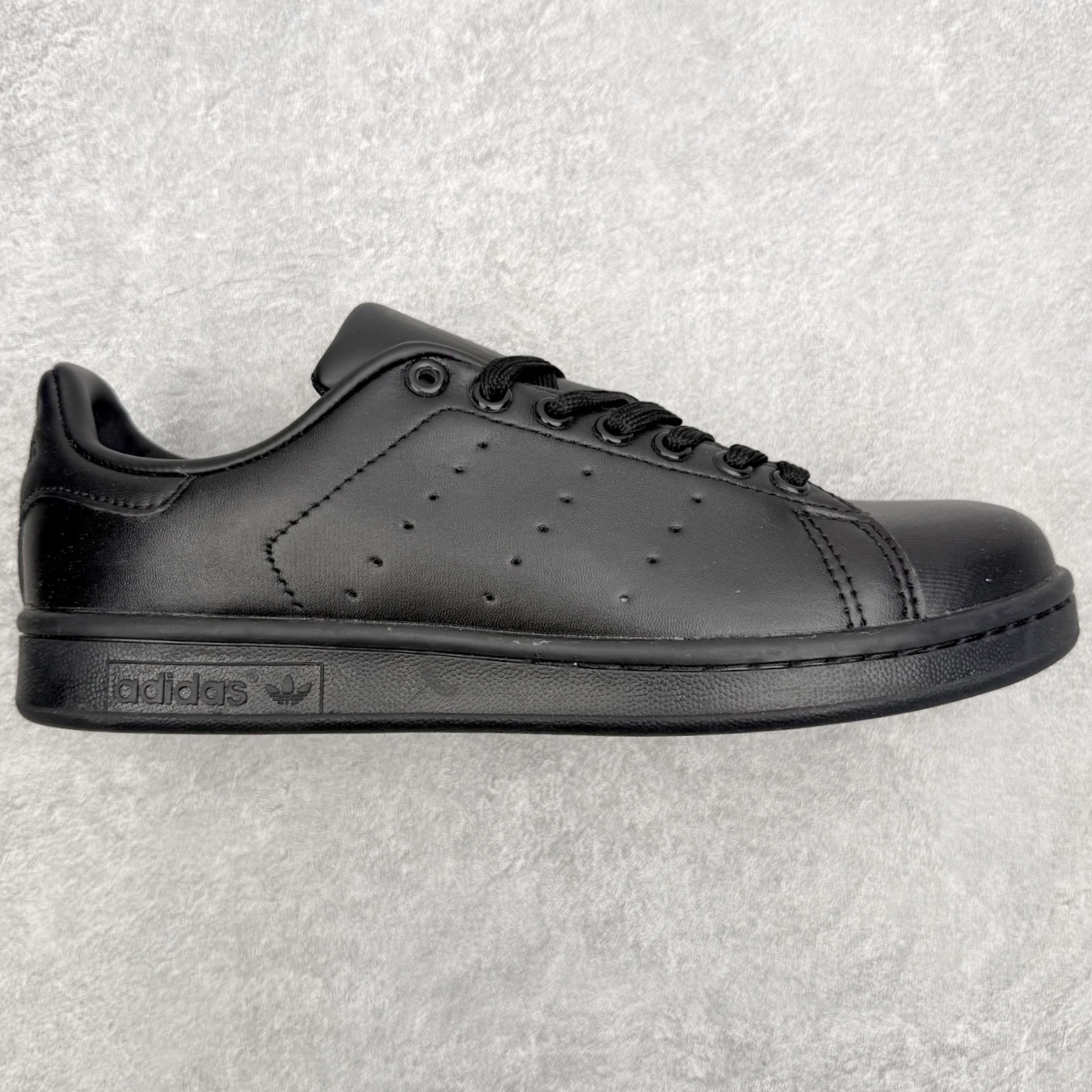 AD Originals Stan Smith 史密斯经典小白鞋板鞋一、基础信息• 官方名称：Stan 