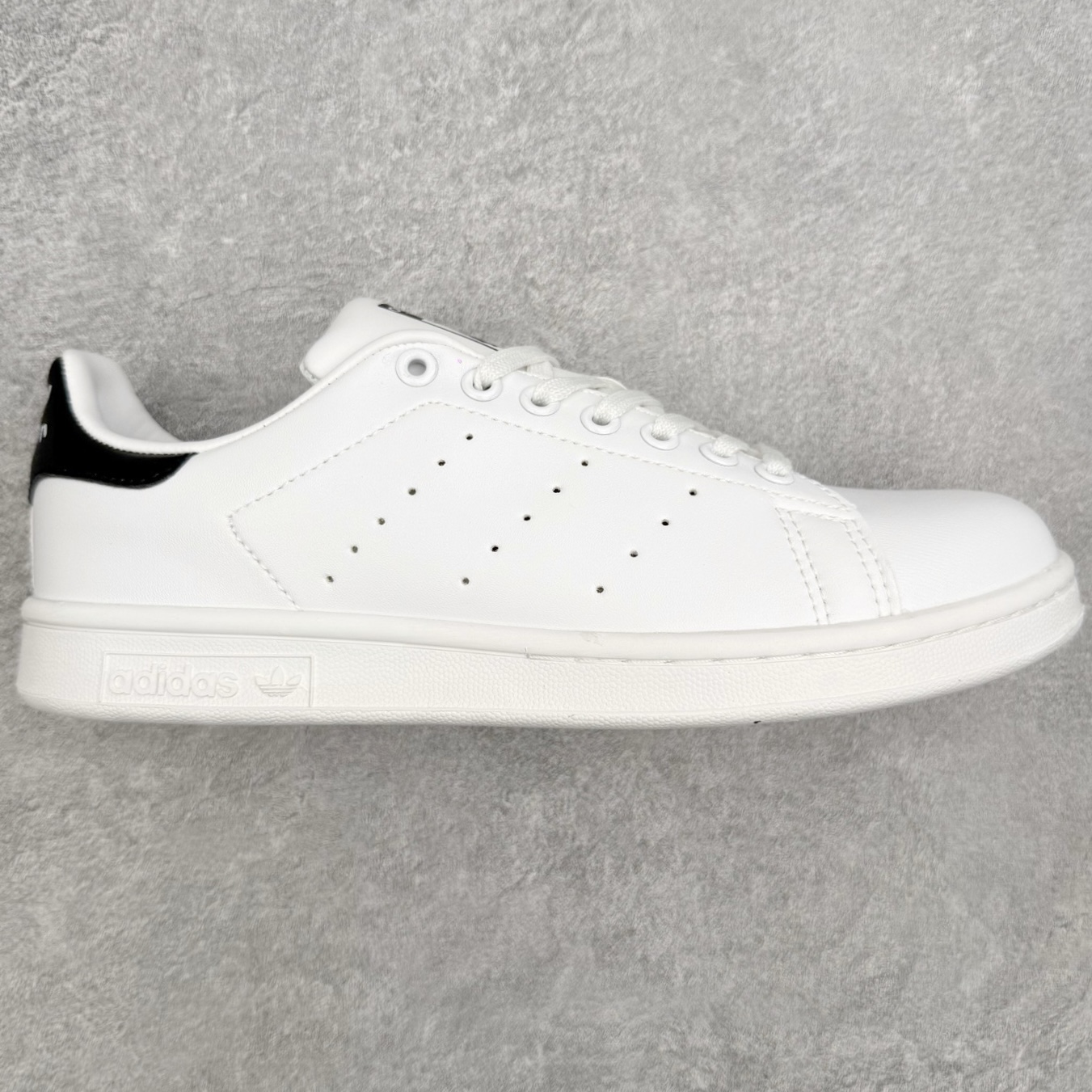 AD Originals Stan Smith 史密斯经典小白鞋板鞋一、基础信息• 官方名称：Stan 