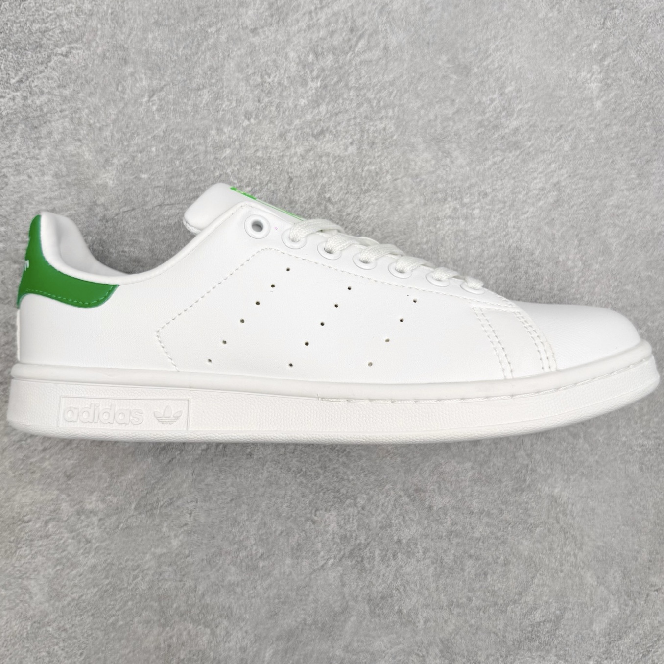 AD Originals Stan Smith 史密斯经典小白鞋板鞋一、基础信息• 官方名称：Stan 
