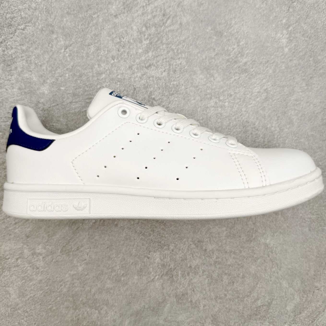 AD Originals Stan Smith 史密斯经典小白鞋板鞋一、基础信息• 官方名称：Stan 