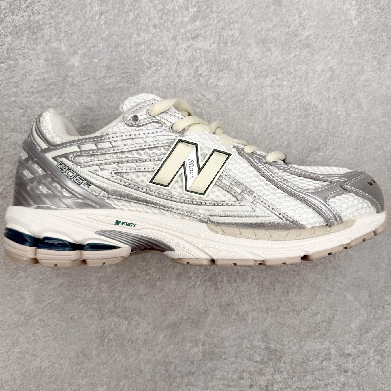 New Balance M1906R NB新百伦系列复古老爹风休闲运动慢跑鞋 日韩出口特供订单 全网最全 New Balance M1906R NB新百伦系列复古老爹风休闲运动慢跑鞋 日韩出口特供订单 全网最全
