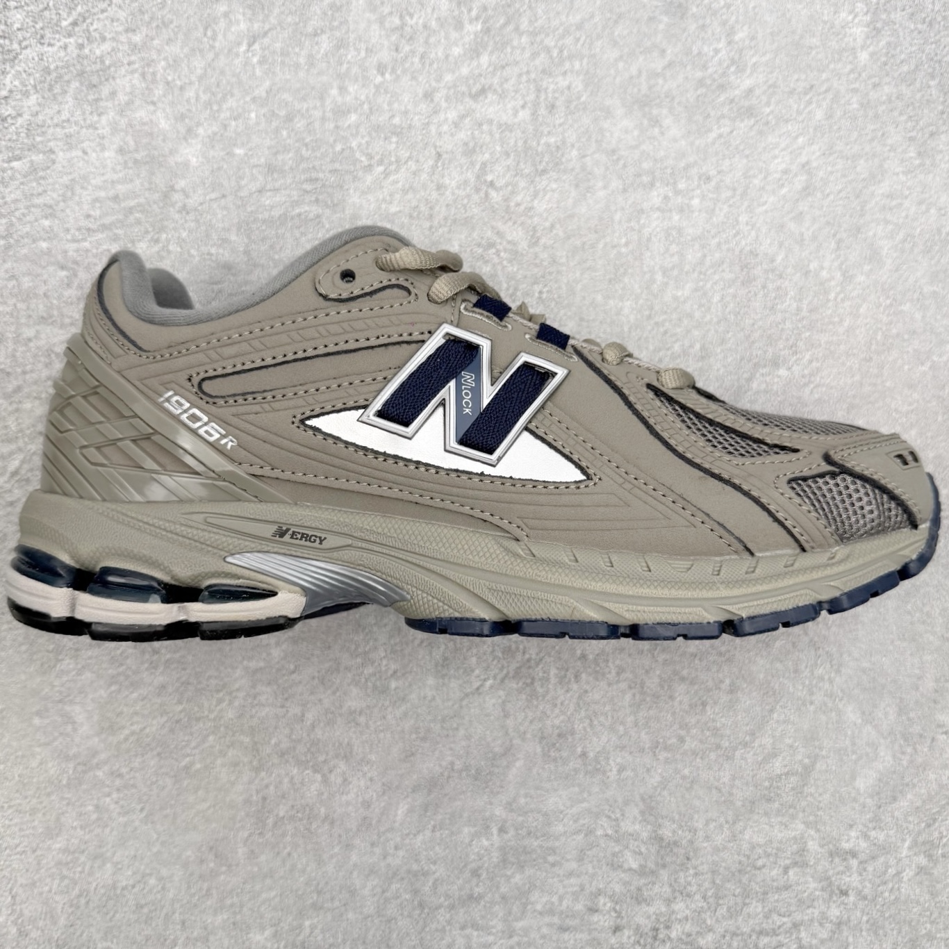 New Balance M1906R NB新百伦系列复古老爹风休闲运动慢跑鞋 日韩出口特供订单 全网最全 New Balance M1906R NB新百伦系列复古老爹风休闲运动慢跑鞋 日韩出口特供订单 全网最全