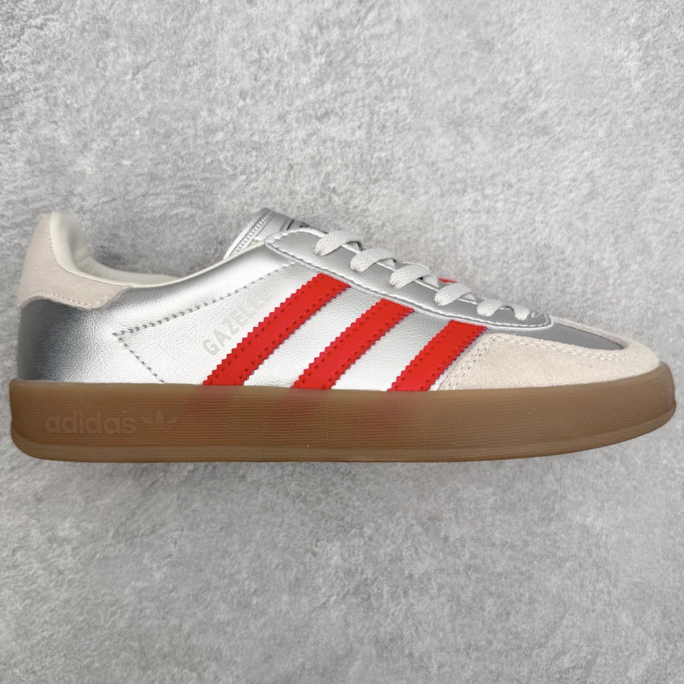 AD Gazelle Indoor Trainers 羚羊内训系列低帮复古百搭休闲运动德训风板鞋 JR2