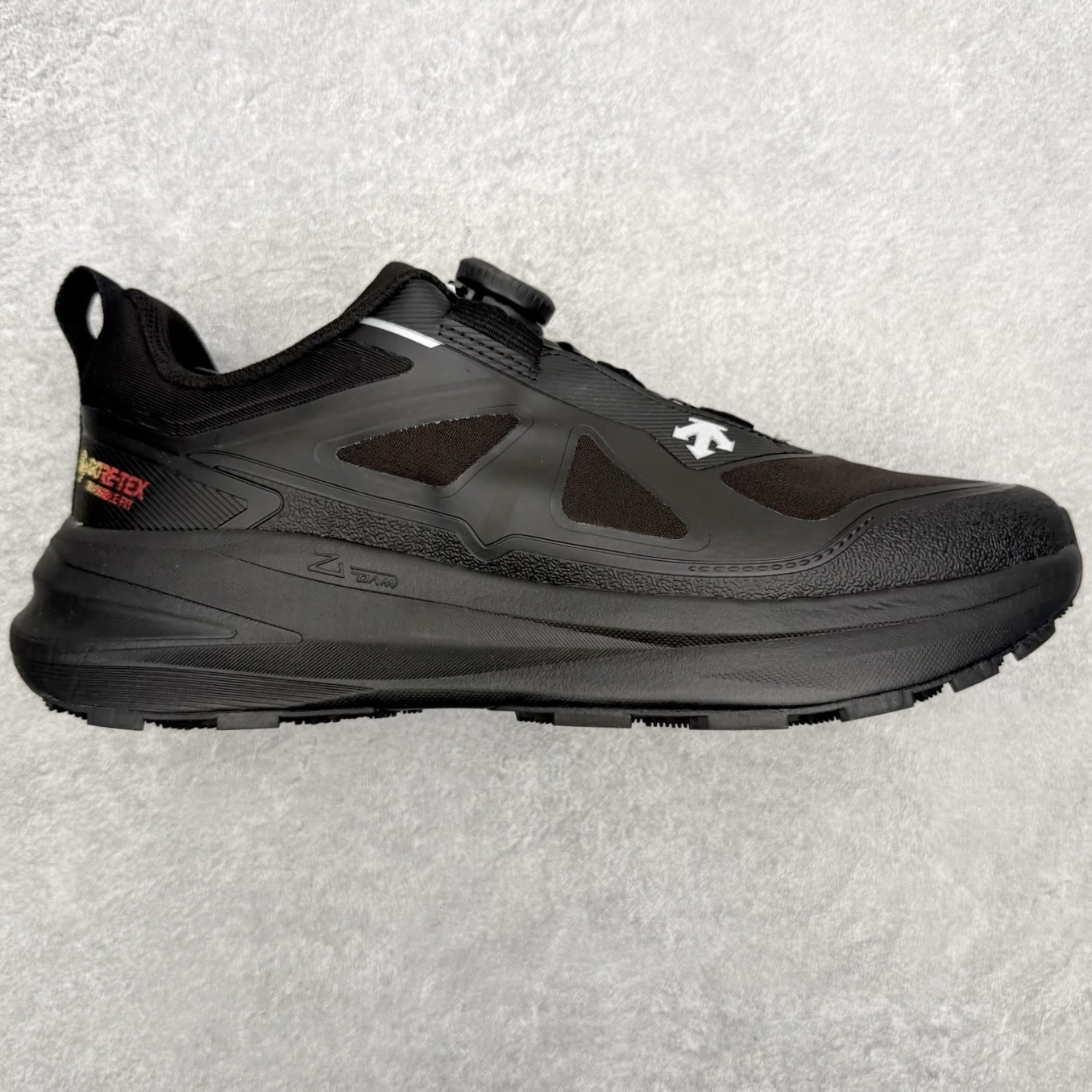 迪桑特DESCENTE RUNNING系列 LAVITATE 3.0 AIR WIRE 缓震舒适 BOA
