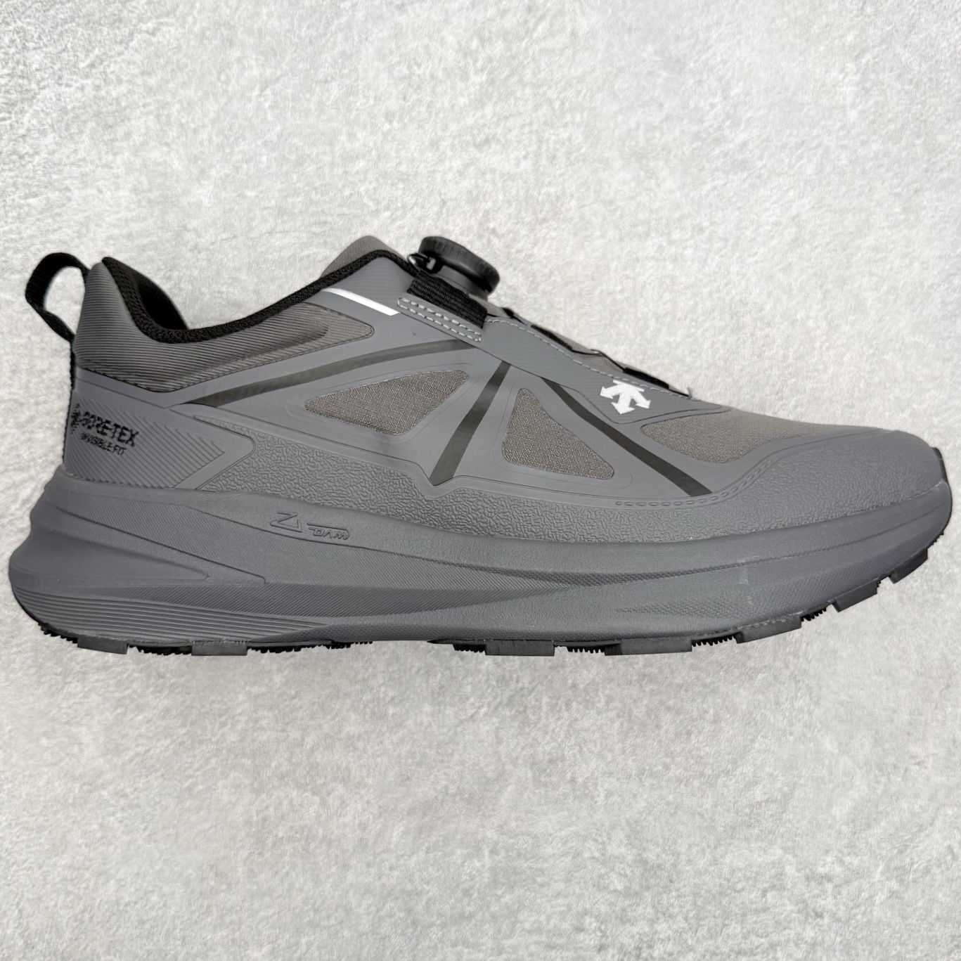 迪桑特DESCENTE RUNNING系列 LAVITATE 3.0 AIR WIRE 缓震舒适 BOA