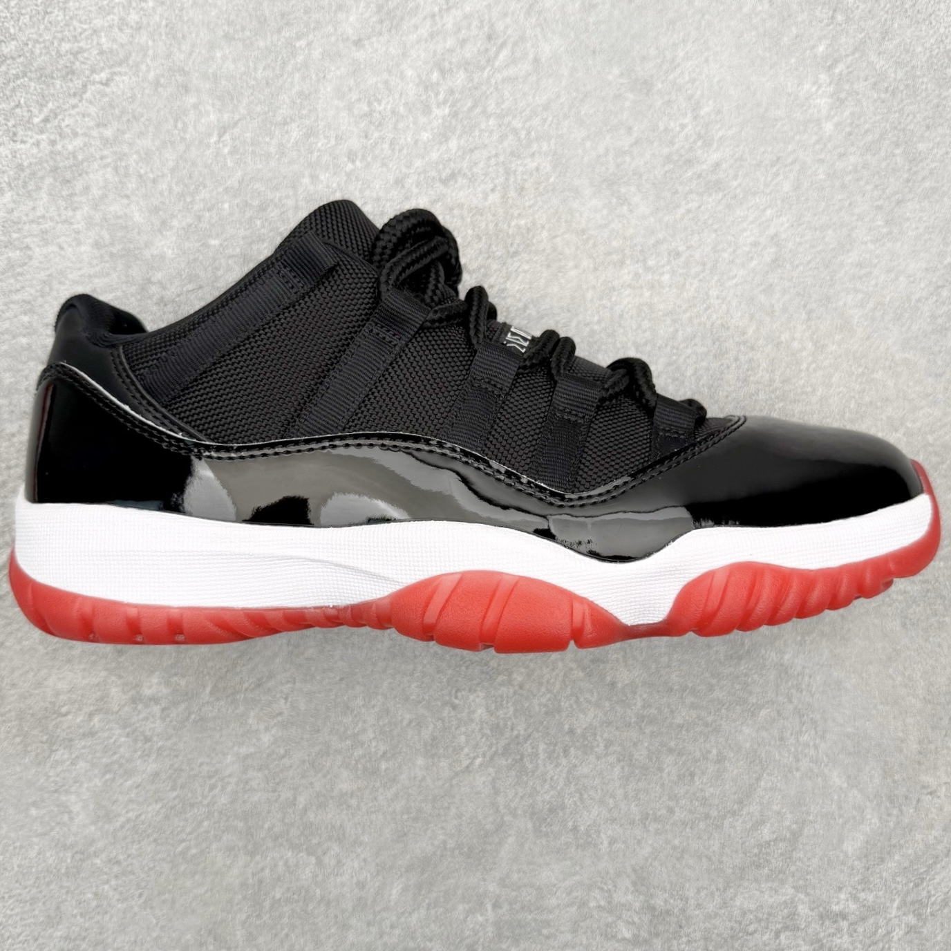 Air Jordan AJ11 Low "Bred" 低帮 黑红2025 FV5104-006 外贸特供