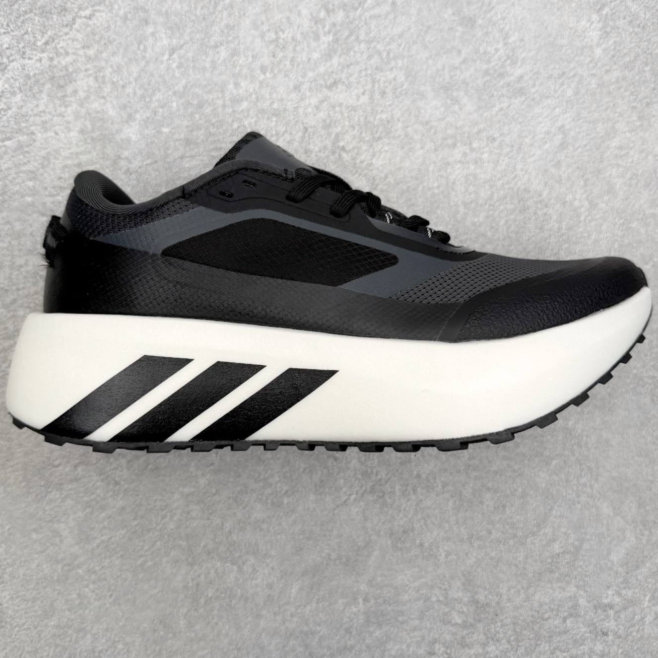 AD Hyperboost Edge 爆米花缓震舒适贴合跑步鞋 在 BOOST 之前冠以了 “HYPER