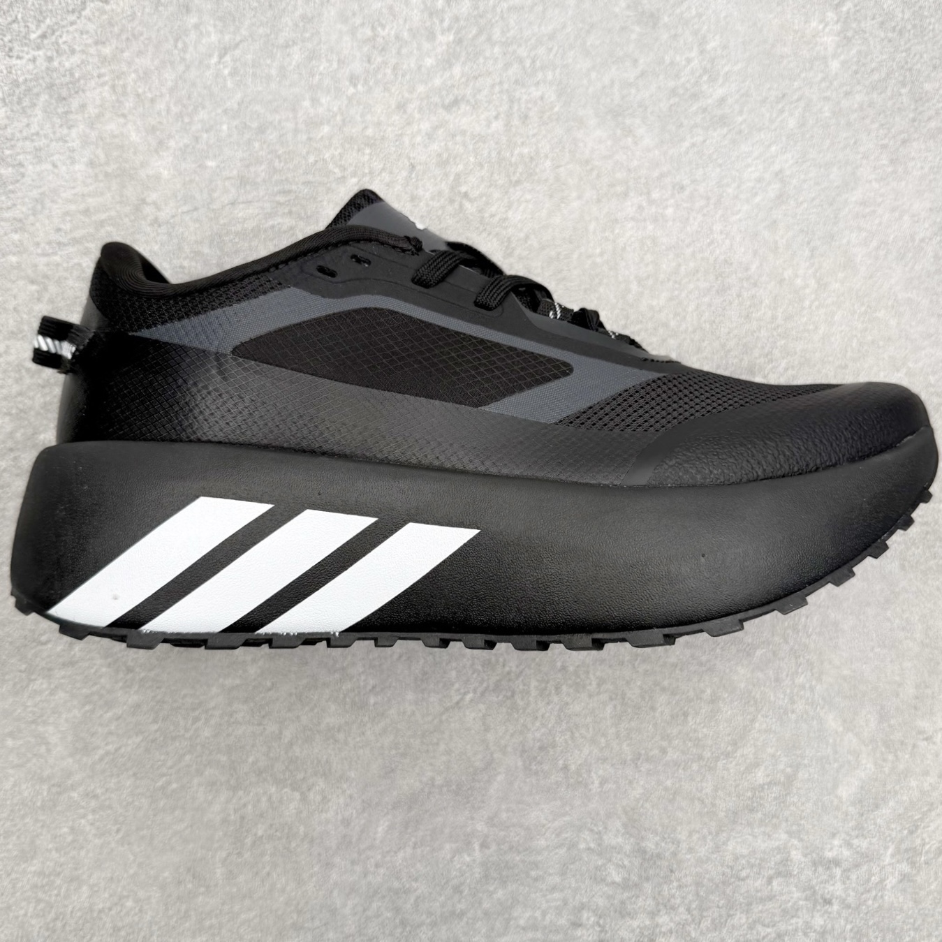 AD Hyperboost Edge 爆米花缓震舒适贴合跑步鞋 在 BOOST 之前冠以了 “HYPER