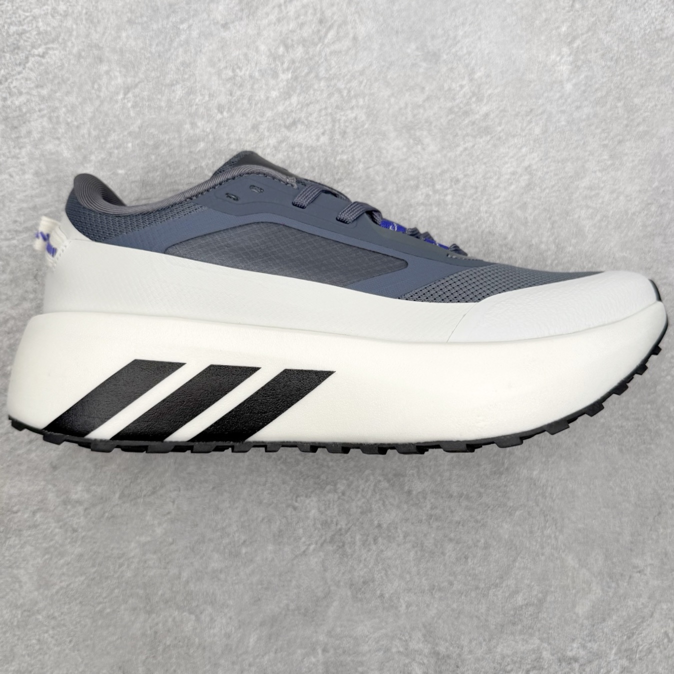 AD Hyperboost Edge 爆米花缓震舒适贴合跑步鞋 在 BOOST 之前冠以了 “HYPER