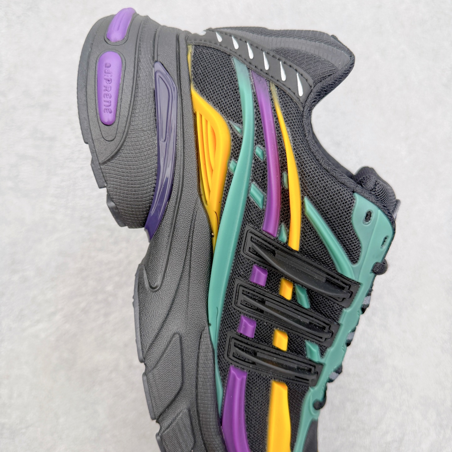 Pharrell x adidas Adistar Jellyfish 低帮水母复古风老爹鞋 Adist
