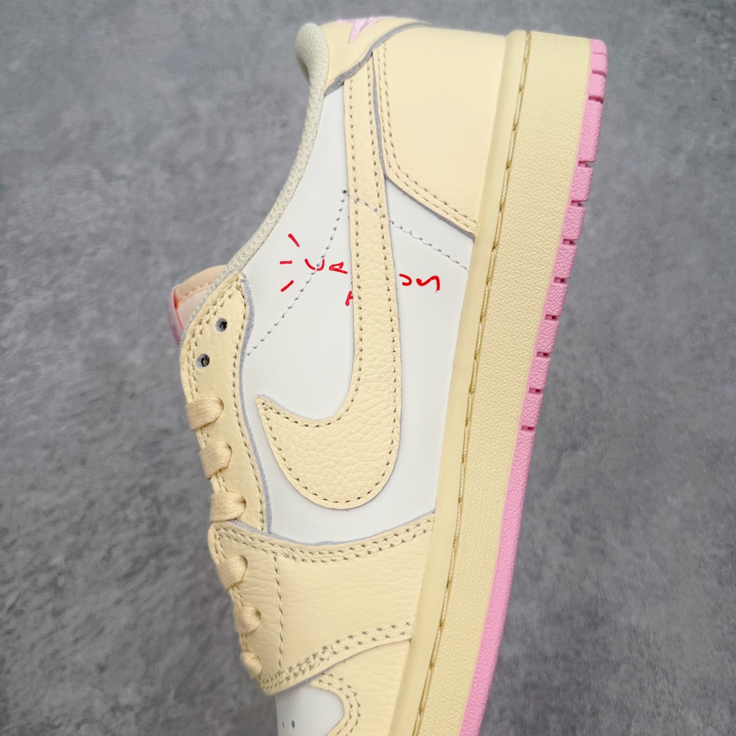 Travis Scott x Air Jordan AJ1 Low OG SPTS联名倒钩低帮 米黄粉 