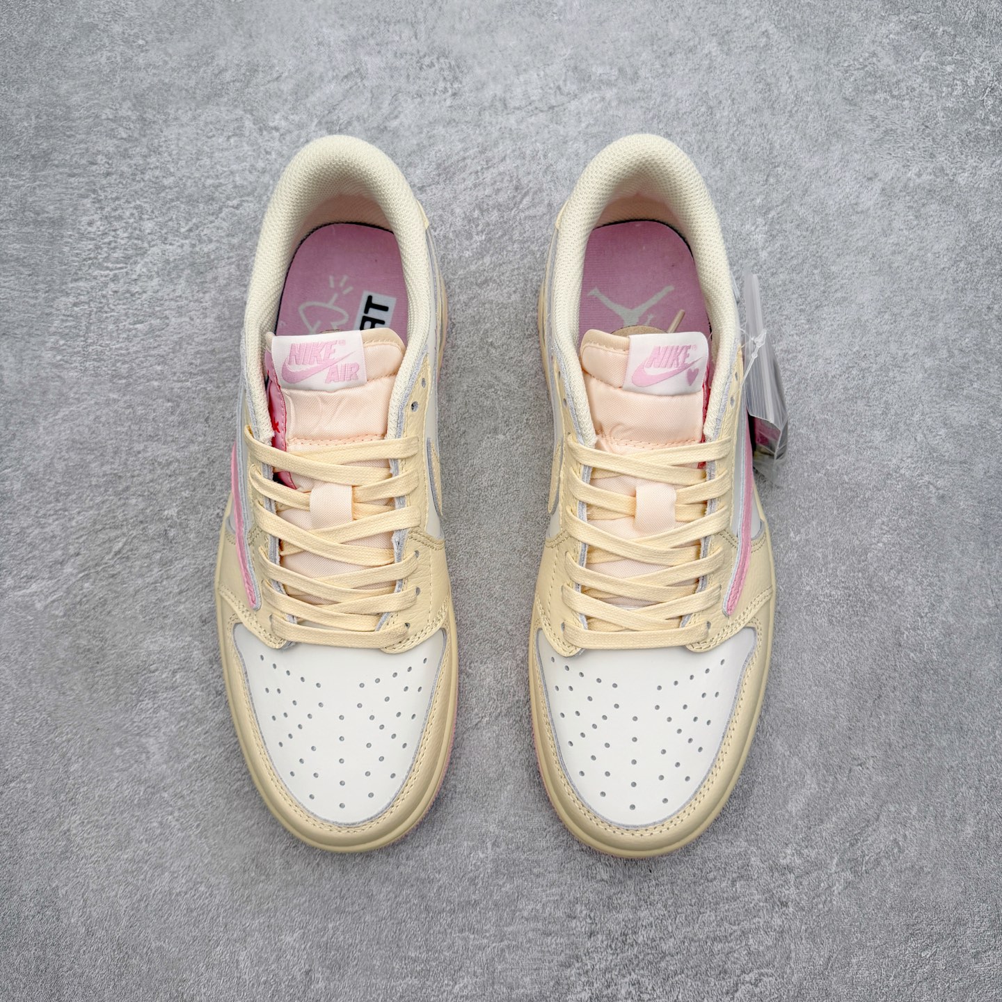 Travis Scott x Air Jordan AJ1 Low OG SPTS联名倒钩低帮 米黄粉 